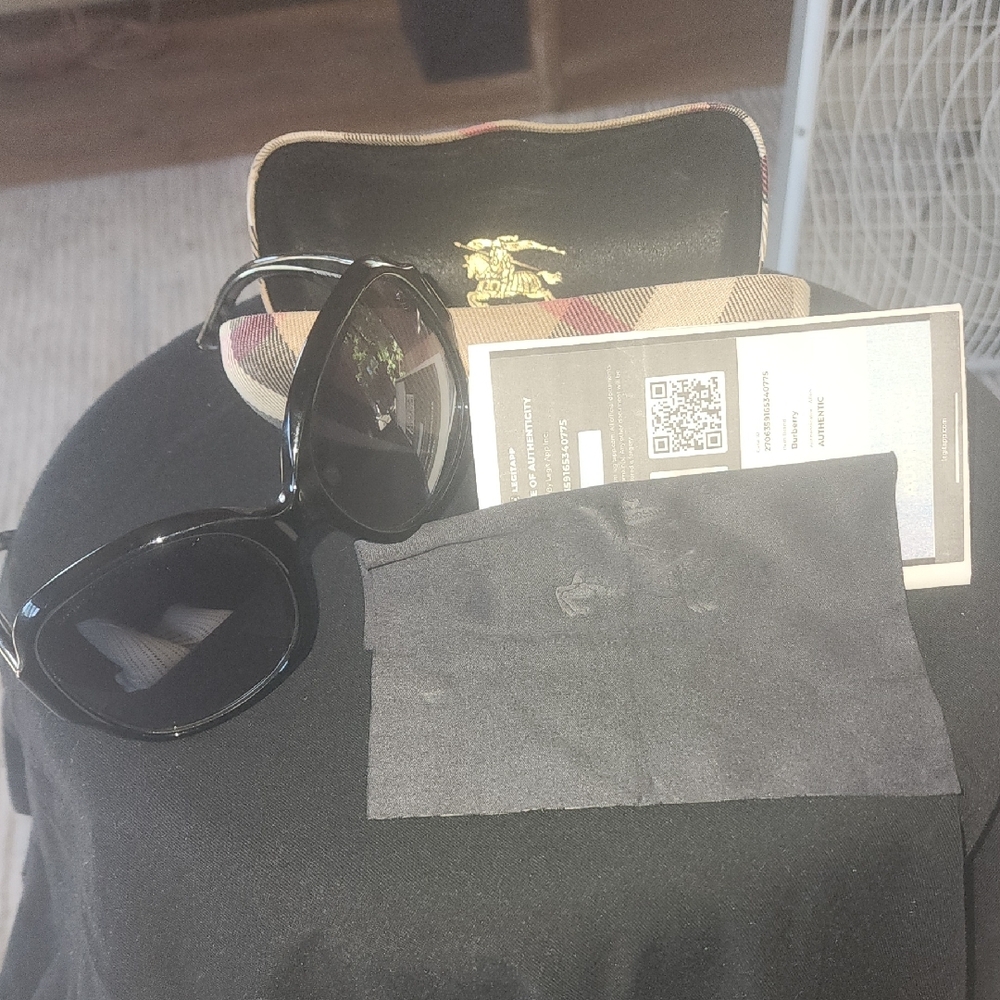 Black Sunglasses with Case